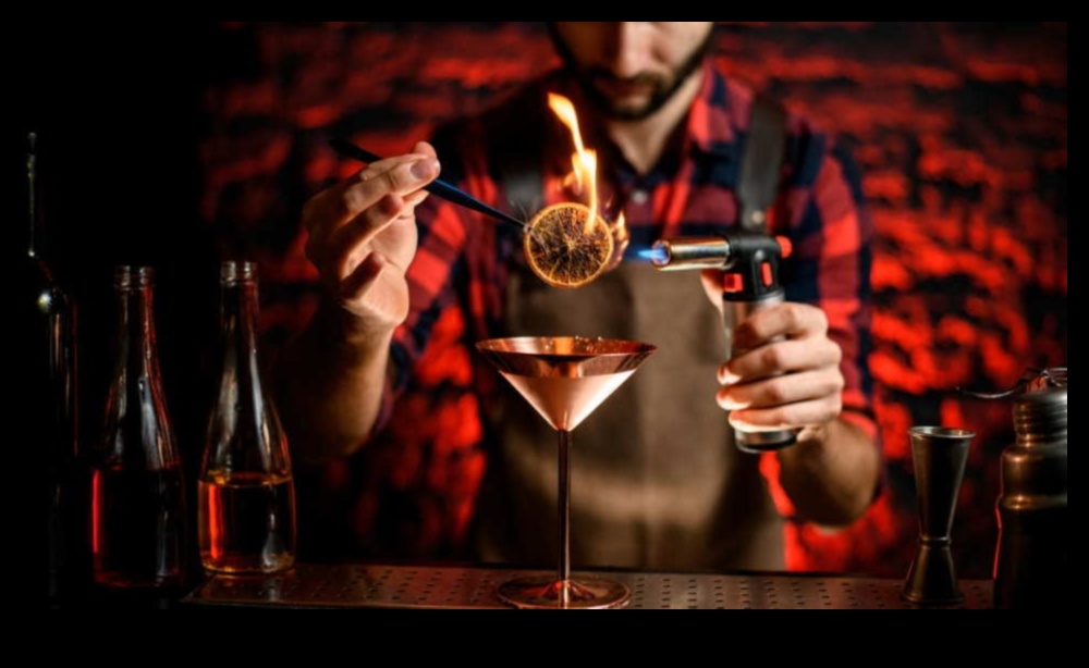 יצירתיות קולינרית עם מיקסולוגיה מולקולרית: יצירת קוקטיילים ייחודיים