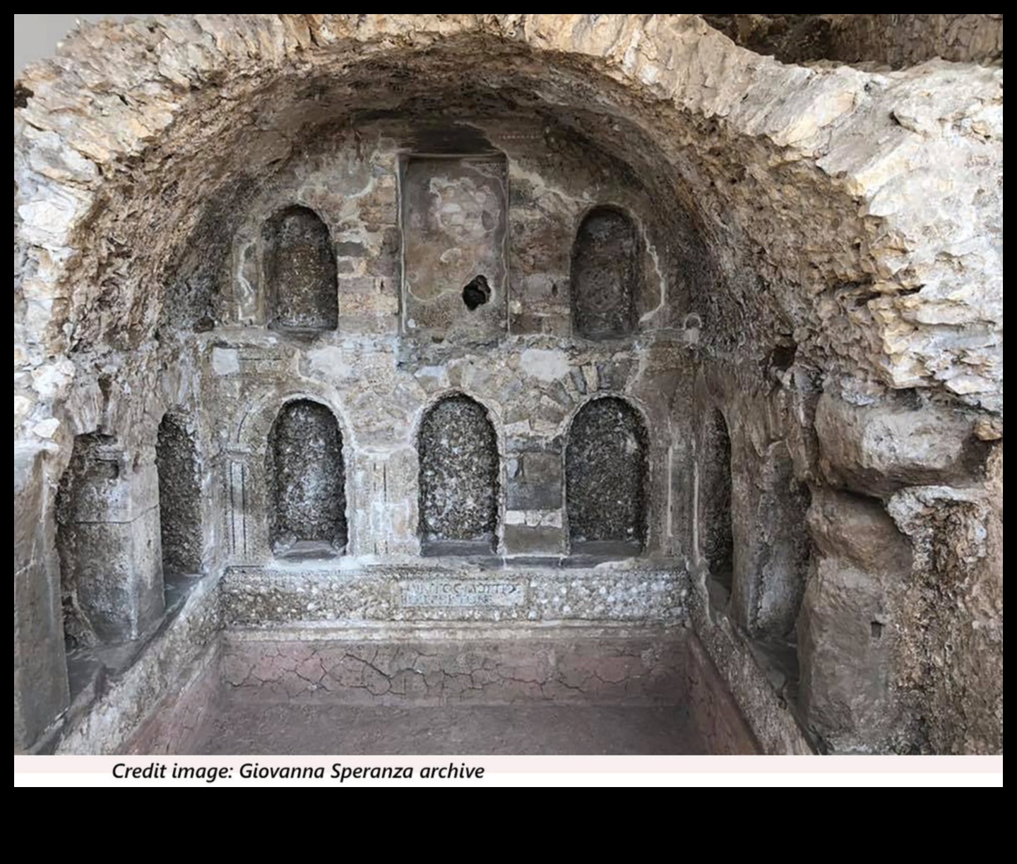 Nymphaeum Nostalgia: סצנות של מזרקות רומיות עתיקות