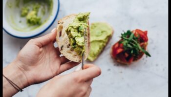 אימפרוב קולינרי עשה זאת בעצמך: יצירת מנות טעימות עם מה שיש בהישג יד