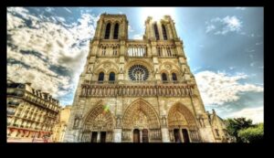 אלגנטיות אדריכלית: חקר אמנות ימי הביניים בעיצובי קתדרלה