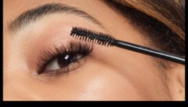 זיווג אייליינר ומסקרה: שיפור הריסים שלך להשפעה מרבית