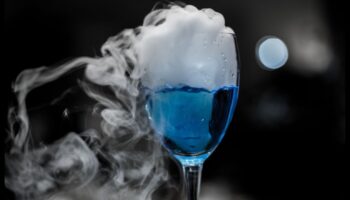 יצירתיות קולינרית עם מיקסולוגיה מולקולרית: יצירת קוקטיילים ייחודיים