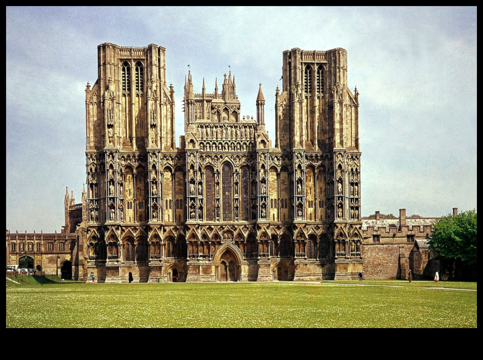 תקופות הזהב הגותיות: פריחה של תקופות אמנותיות באירופה של ימי הביניים